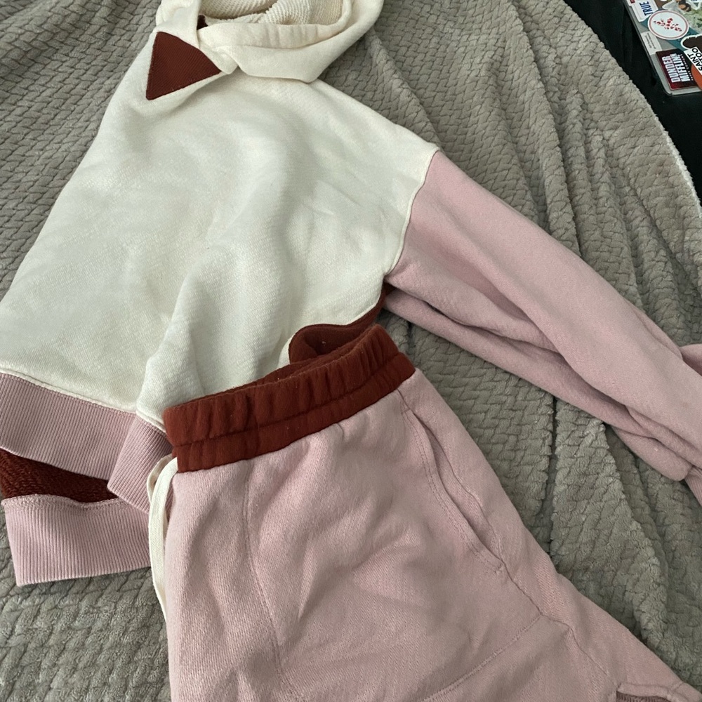 Madewell / size medium / matching lounge set / MINOR speckled bleach stains arm